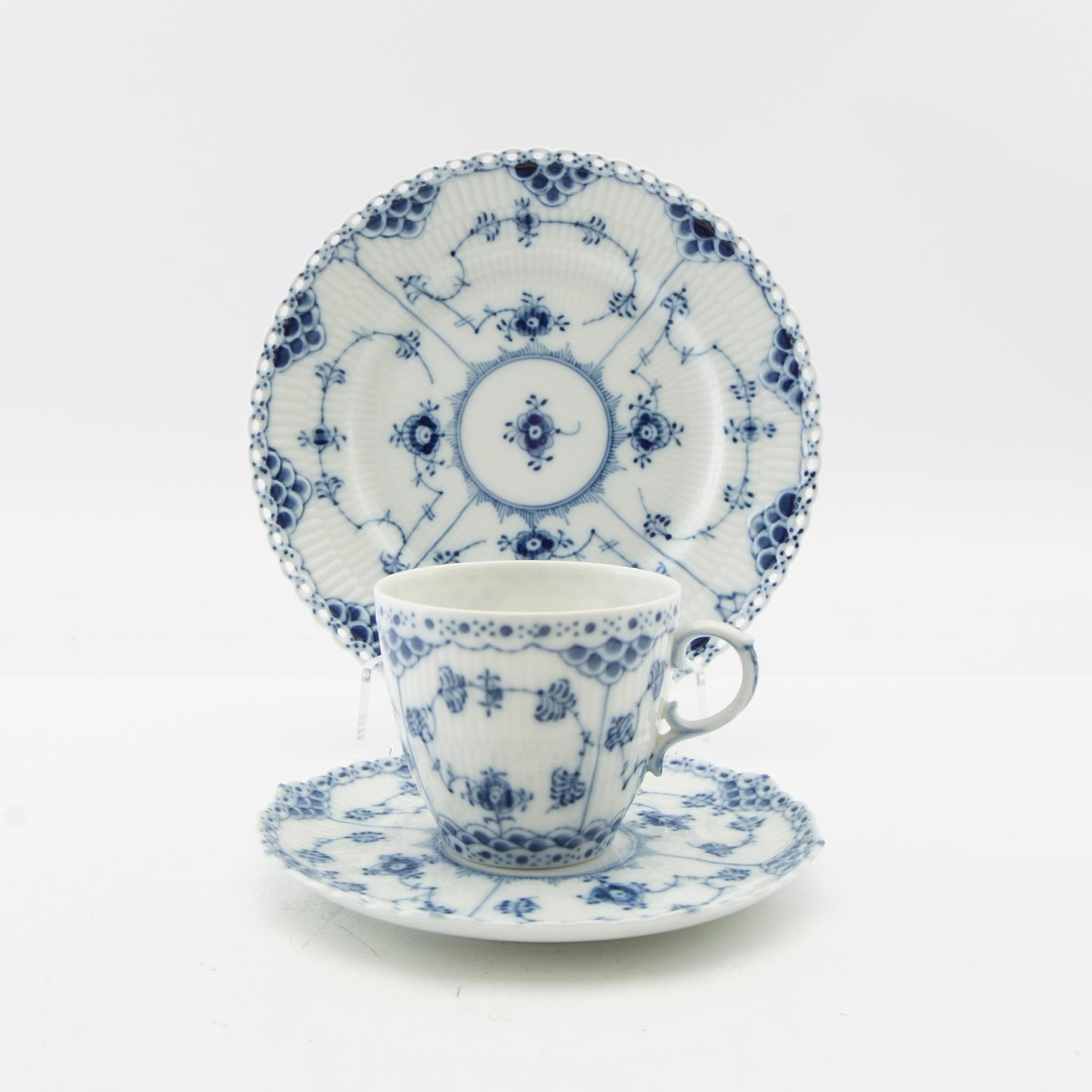 Servis 29 dlr, Musselmalet hel och halvblonde   Royal Copenhagen porslin 1900-talets andra hälft.