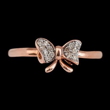 RING, 10K roséguld, åttkantslipade diamanter tot ca 0.10 ct. Vikt ca 2 g.