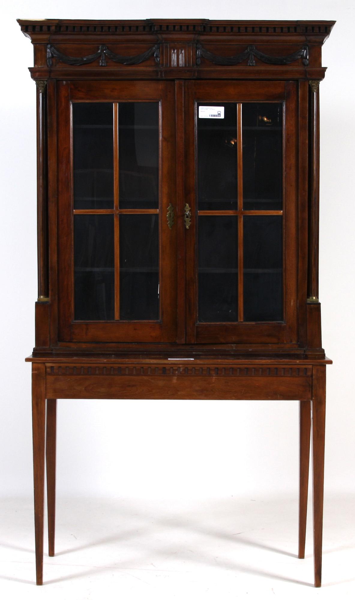 ÖVERSKÅP samt BENSTÄLLNING, 1700/1800-tal.