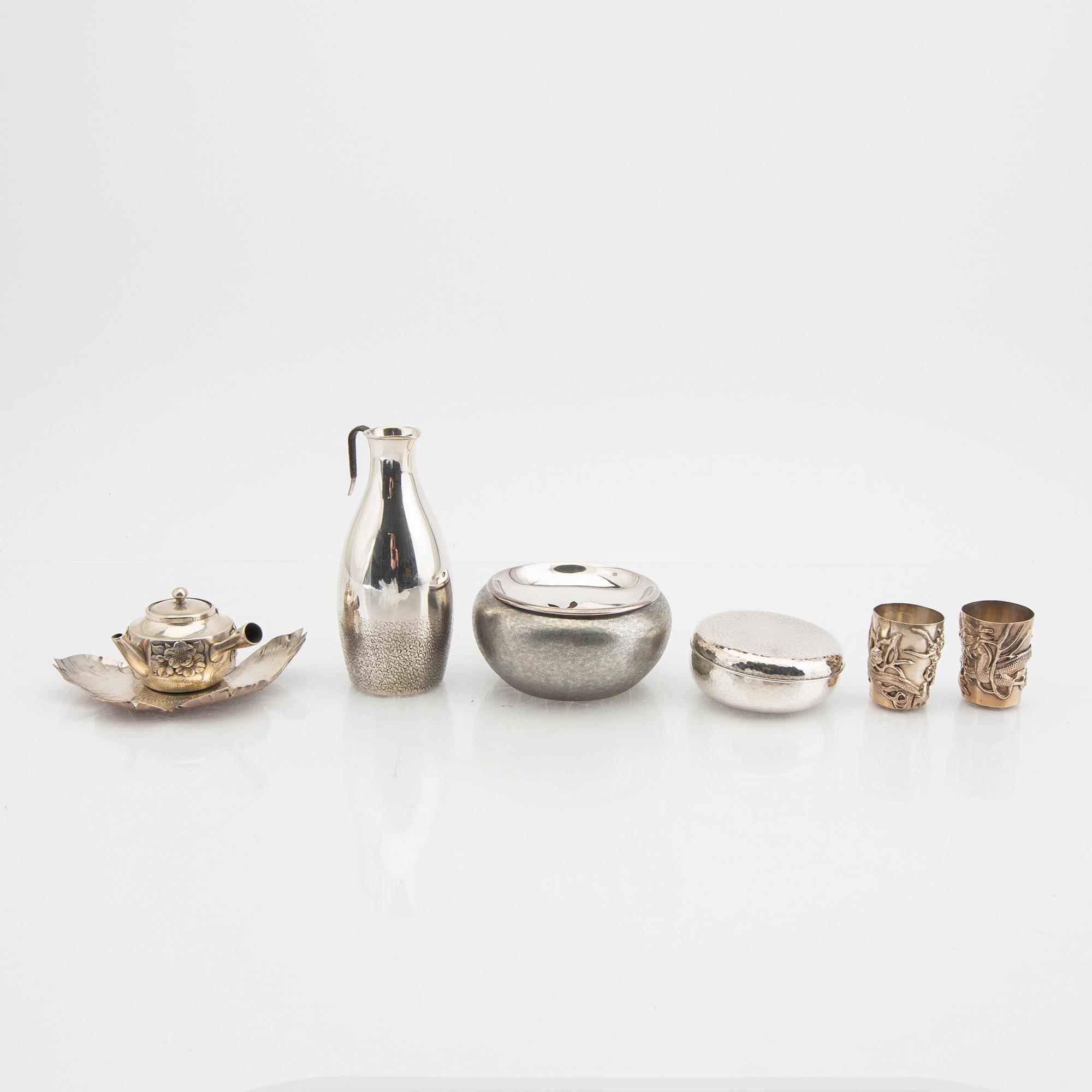 An early 20th century set of six different Japanese silver objects total weight 622 grams.