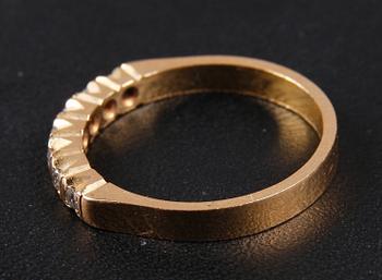 RING, 18k guld samt 7 diamanter Tot 0.15ct.
