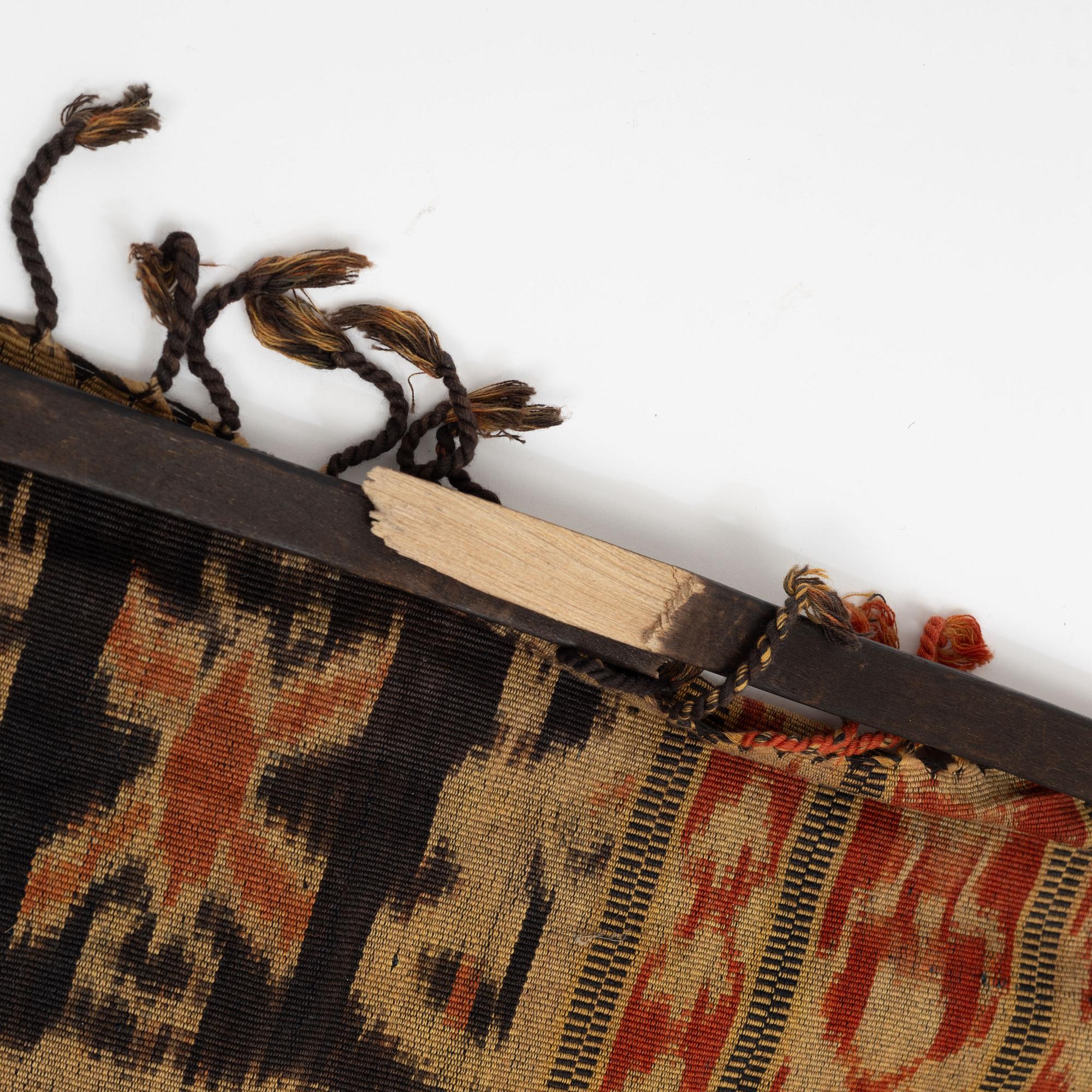 A semi-antique Sumba Ikat Hinggi, Indonesia. Ca 98 x 57 cm.