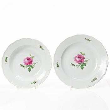 Meissen, Tea and coffee service, approx. 93 pieces, porcelain, “Meissen Rose” (Rote Rose/Meissener Rose).