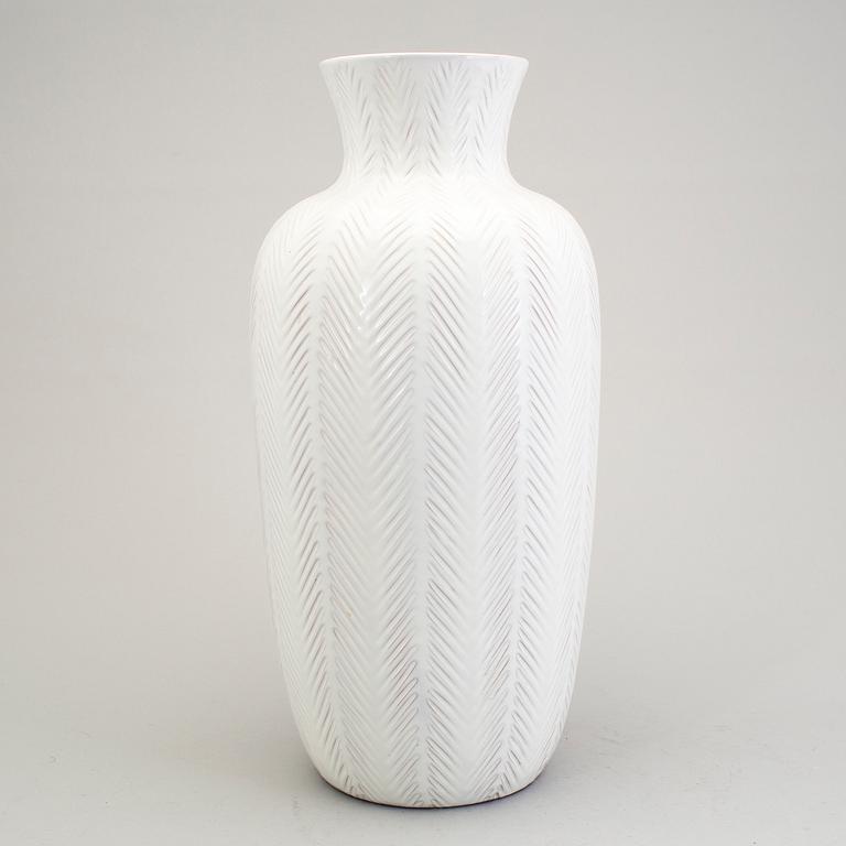 A porcelain vase by Anna-Lisa Thompson, 20th century.
