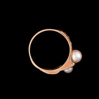 RING, 14K guld, 2 pärlor, "Viskning" Björn Weckström Lapponia 1969. Vikt 3 g.