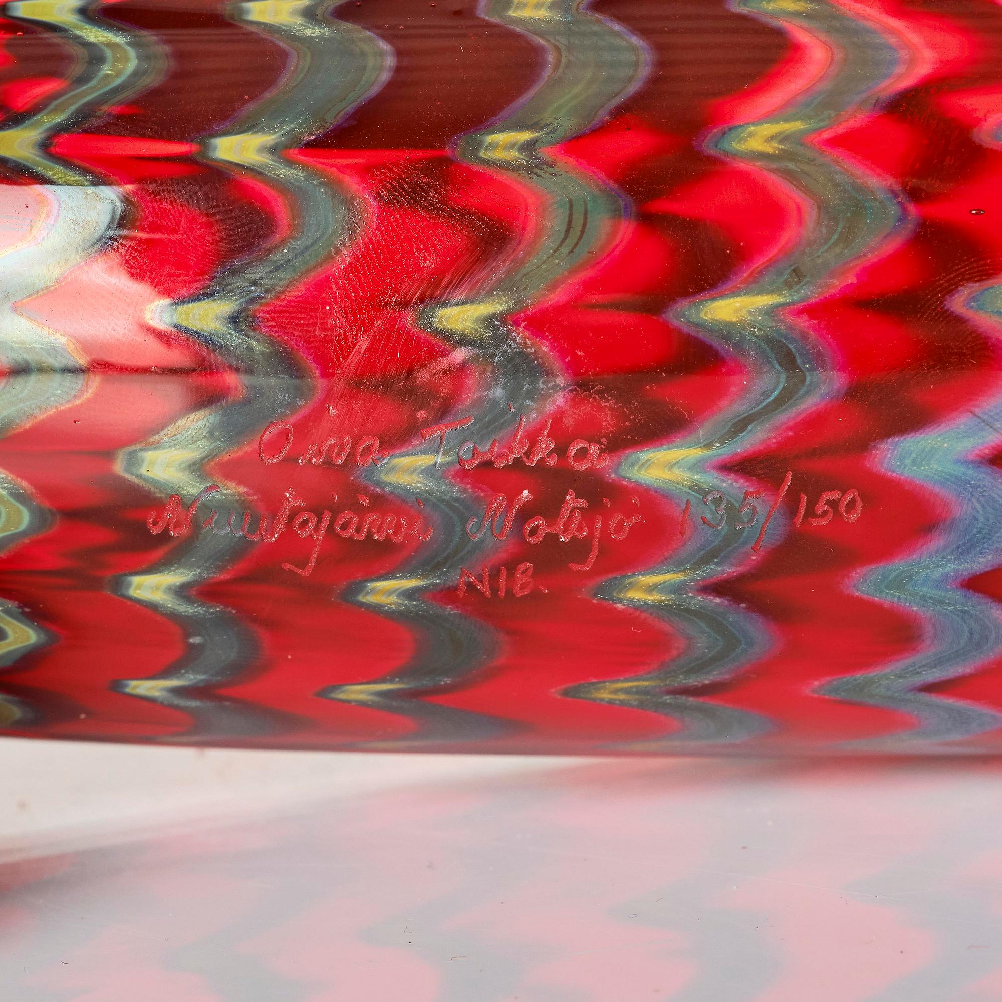 Oiva Toikka, a glass sculpture of a fish, Nuutajärvi, Notsjö, ed 135/150.