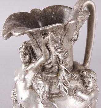 KANNA, tenn. Jugendstil. Märkt J. Garnier.