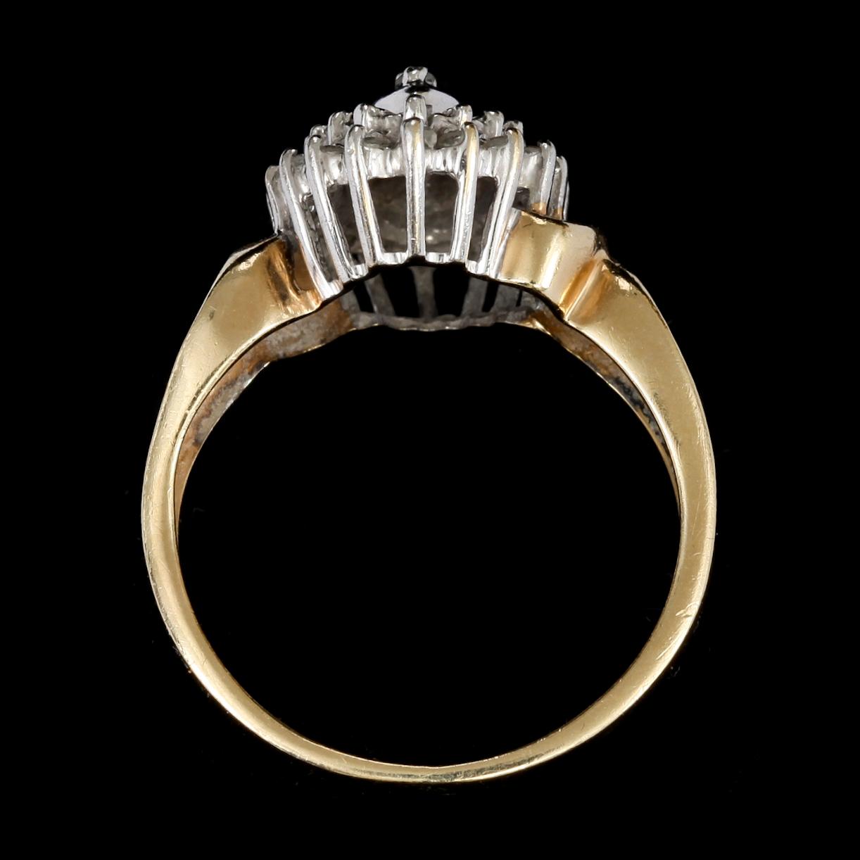 RING, 10k guld med briljantslipade diamanter, tot ca 0,25 ct. Vikt 3 g.