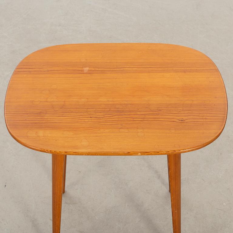 CARL MALMSTEN, A SMAL COFFEE TABLE.