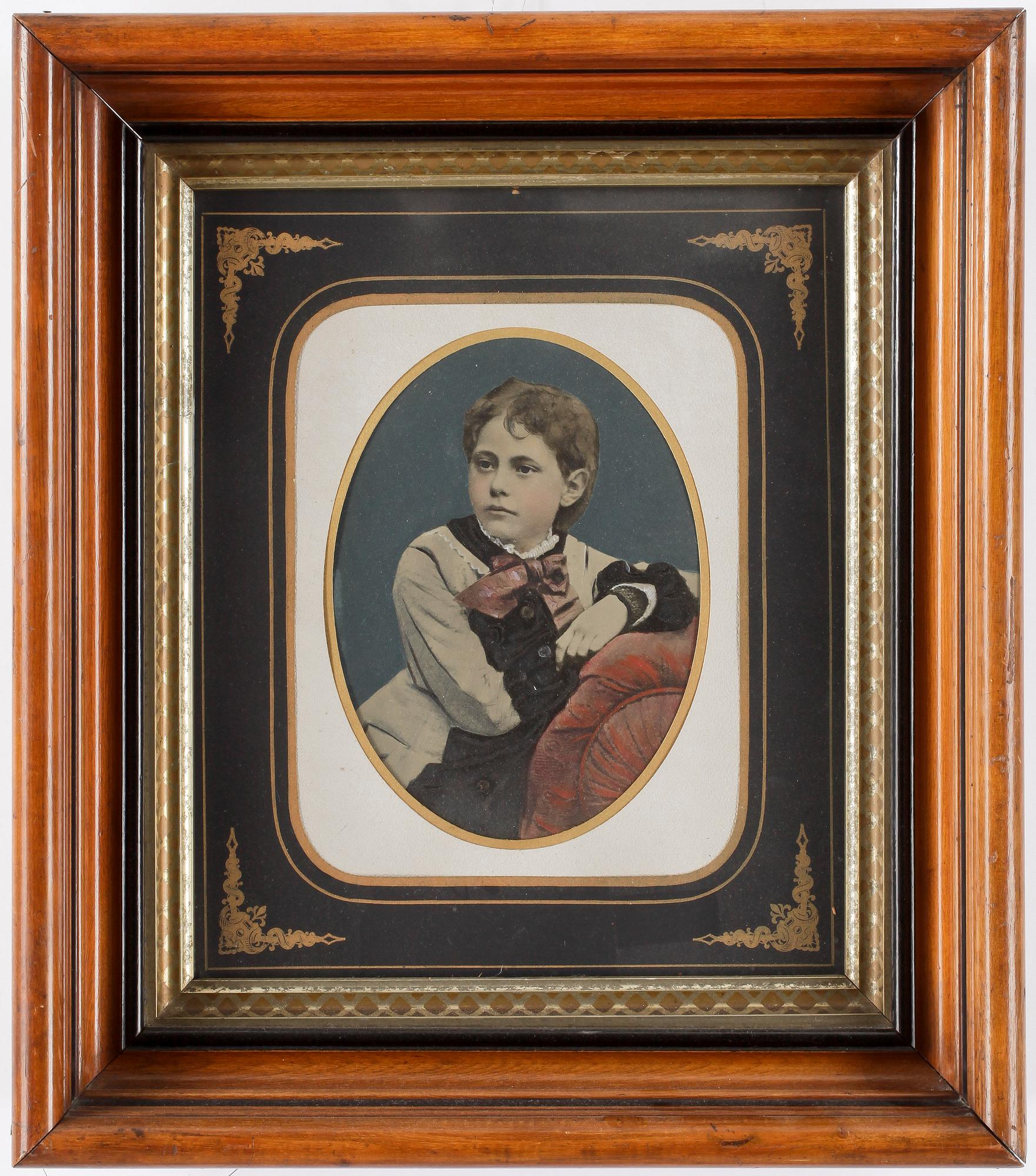 BEMÅLAT FOTOGRAFI samt RAM, 1800-talets slut.