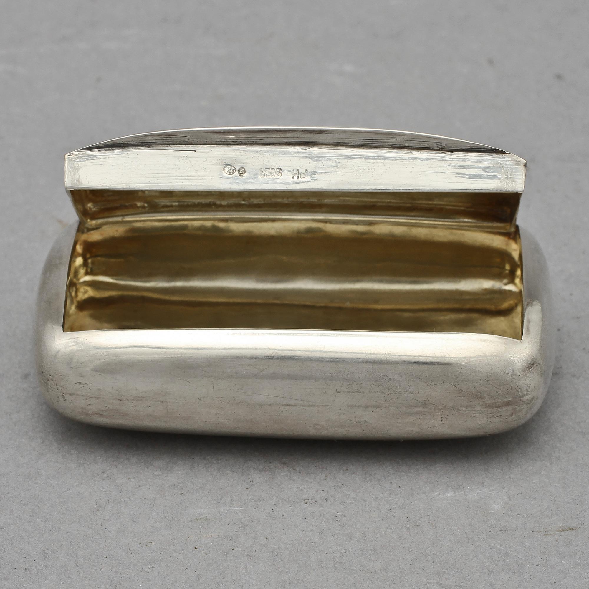 DOSA, silver, bär imporstämplar, 1900-talets första kvartal. Vikt 50g.