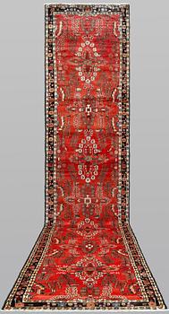 Gallerimatta, Hamadan, ca 578 x 120 cm.