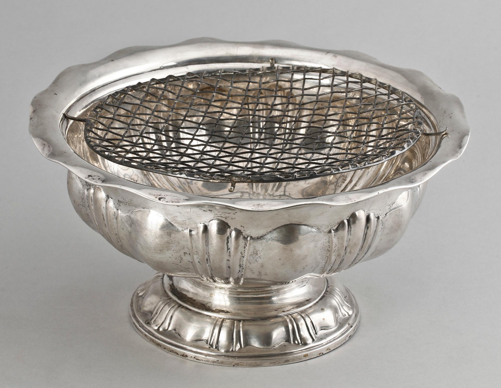 SKÅL, silver, svenska importstämplar, CG Hallberg, Stockholm. 1915. Vikt ca 700 gram.