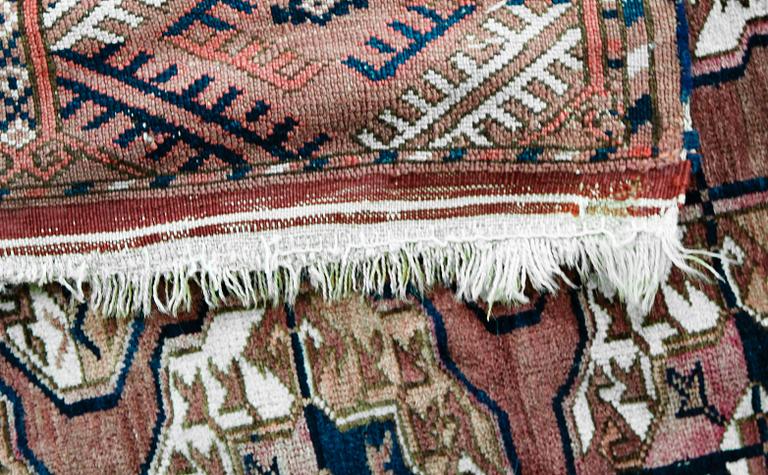 MATTA, Tekke, old. 326 x 213 cm.