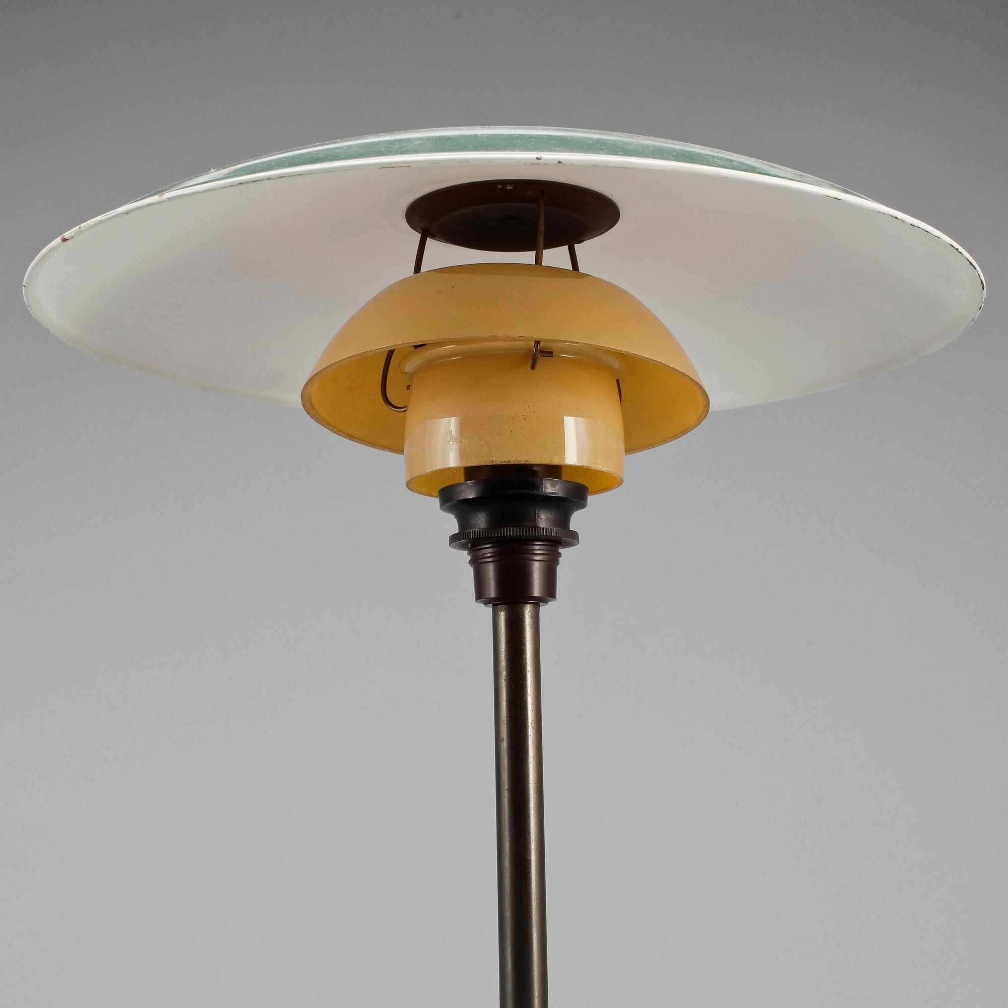 BORDSLAMPA "3/2", Poul Henningsen, 1900-tal.