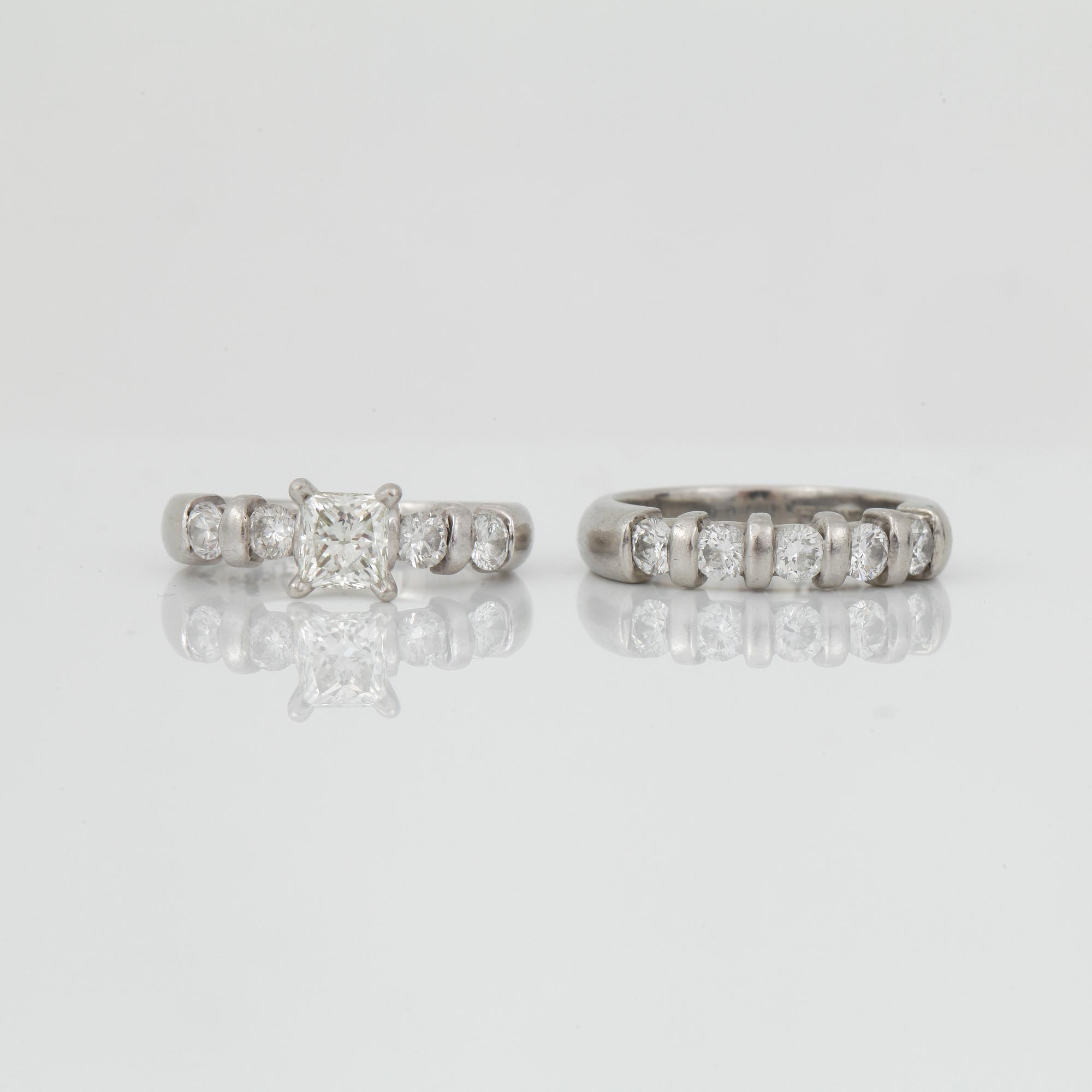 RINGAR, 2 st, platina och diamanter.