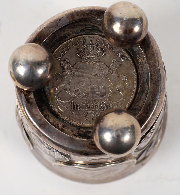 BÄGARE MED LOCK, silver, 1834. Tot vikt 400 gram.