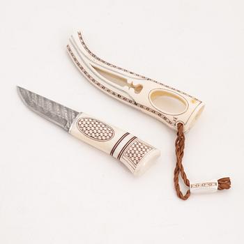 A reindeer horn knife by Bertil Fällman, signed.