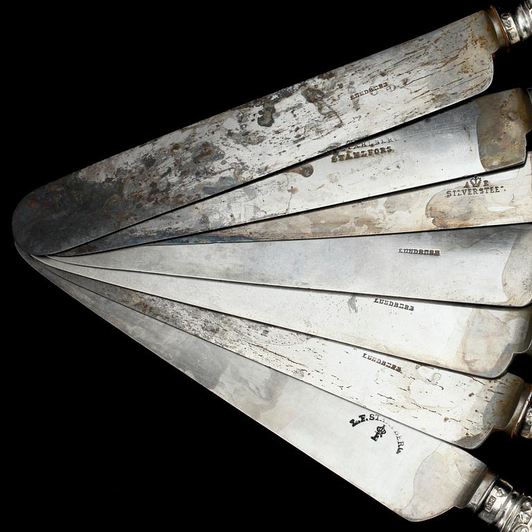 KNIVAR, 7 st, silver, "Engelsk snäck", bla Gustav Möllenborg, 1800-talets mitt/andra hälft. Tot ca 738 gram.