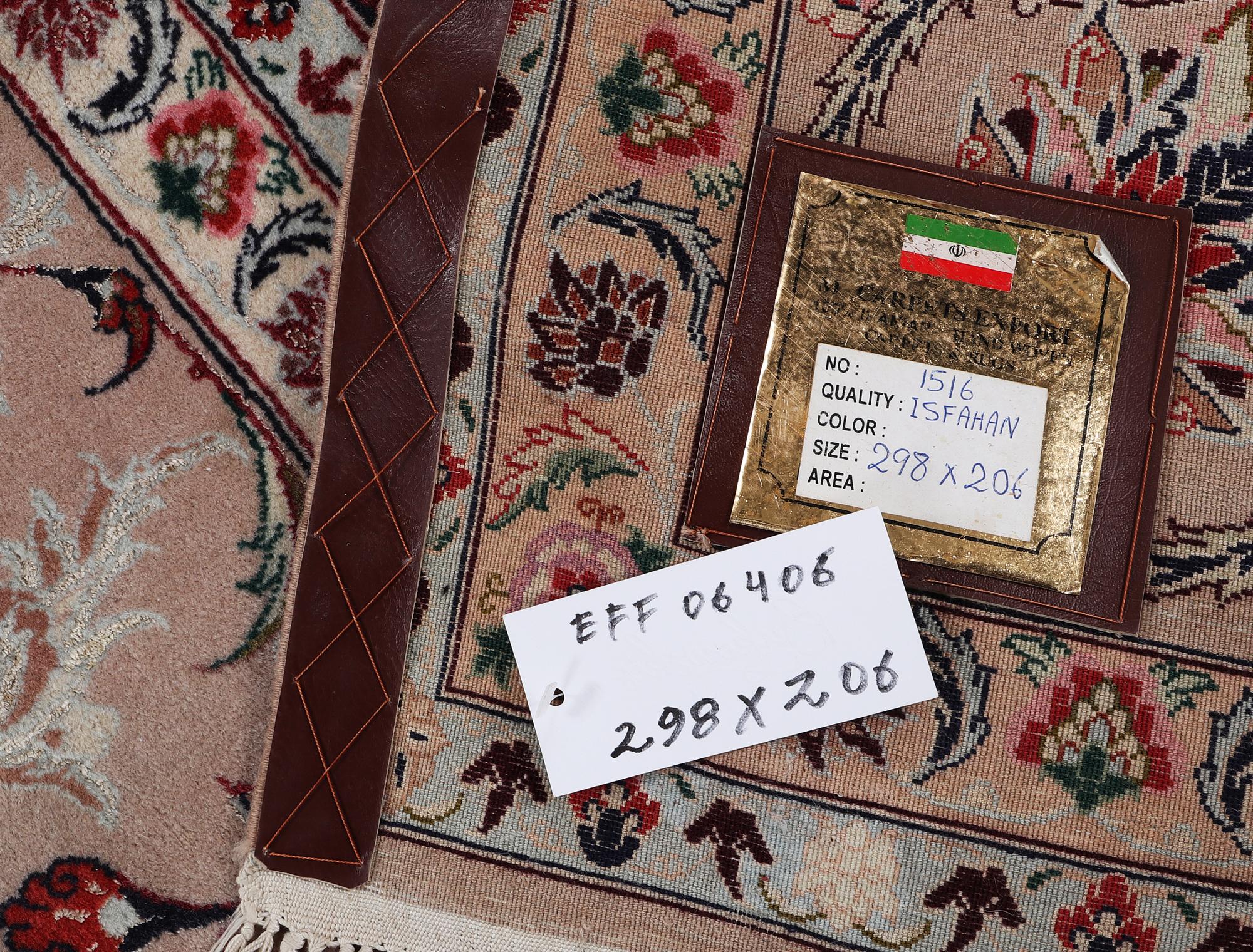 An Esfahan carpet, part silk, c. 298 x 206 cm.