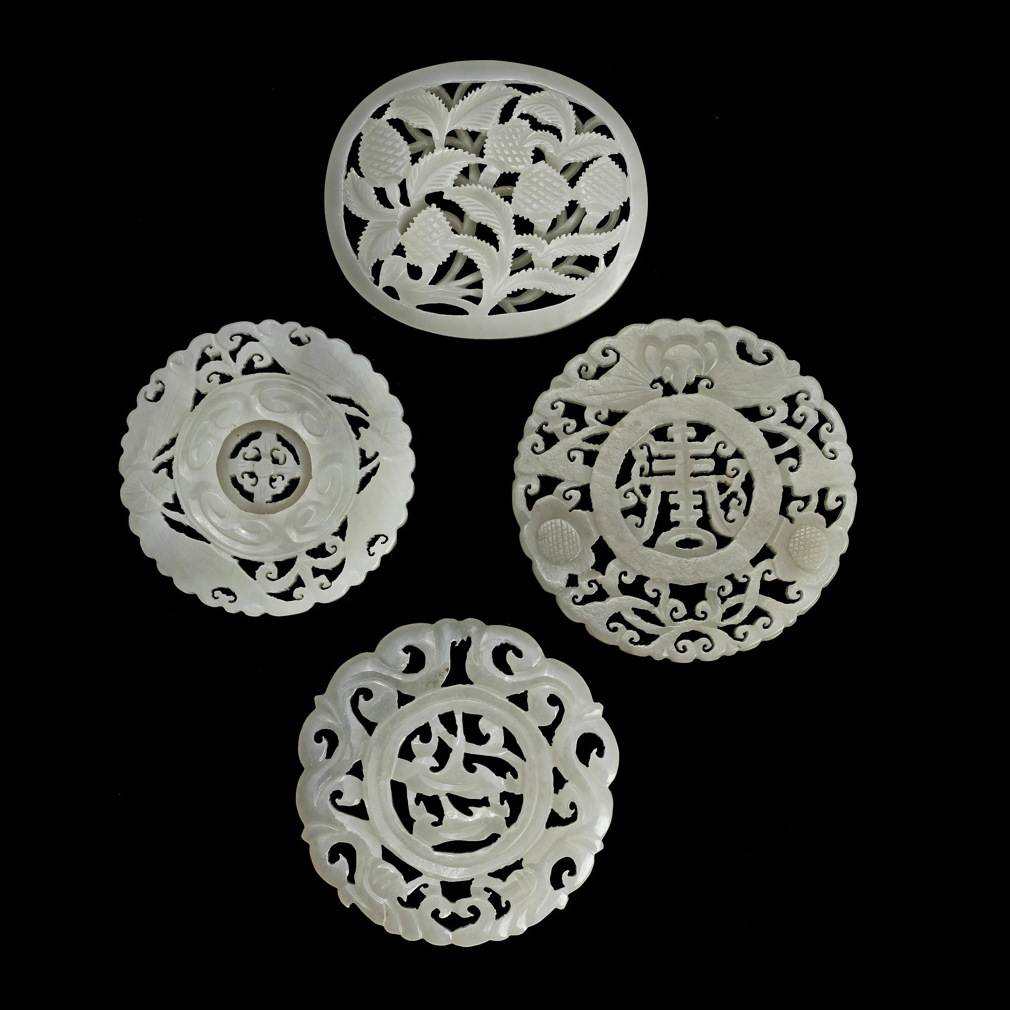 AMULETTER, 4 st, nefrit. Kina 1900-tal.