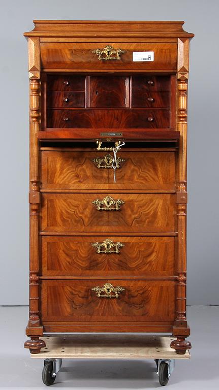 CHIFFONJÉ, nyrenässans, omkring sekelskiftet 1800/1900.