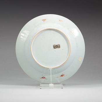 A famille rose serving dish, Qing dynasty, Qianlong (1736-95).