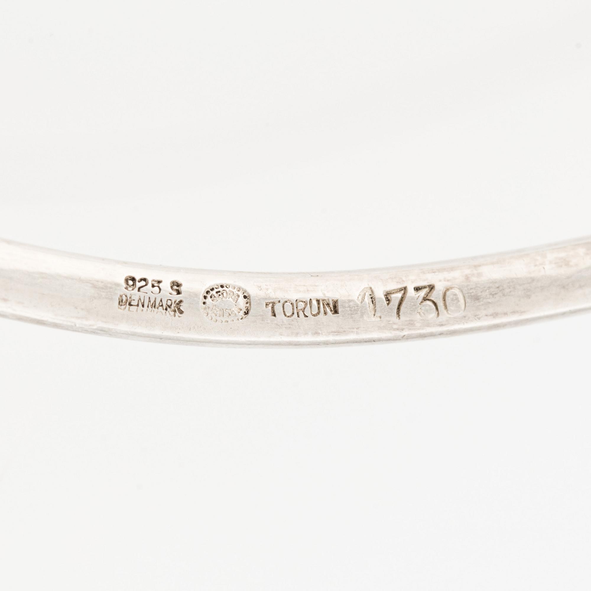 Vivianna Torun Bülow-Hübe, collier, silver, halsring med hänge av rutilkvarts. Georg Jensen.
