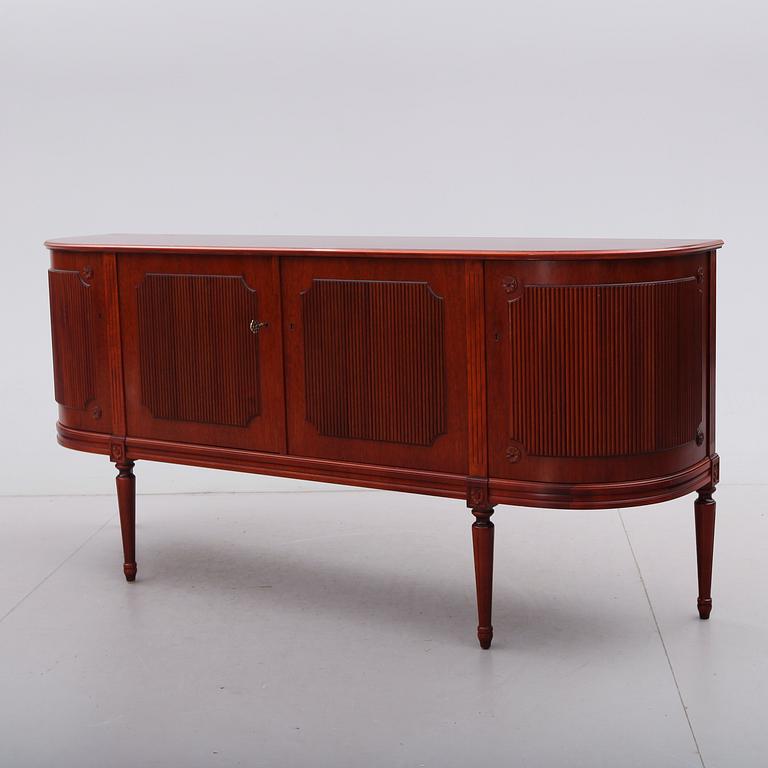 SIDEBOARD, gustaviansk stil, 1900-talets andra hälft.