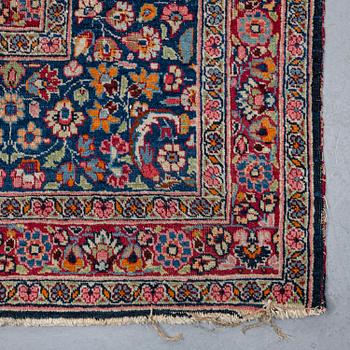 MATTO, an antique/a semi-antique Kerman, ca 384,5-391,5 x 314,5-323 cm.