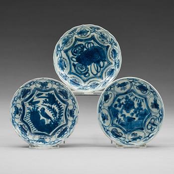 A set of three blue and white dishes, Ming dynasty, Wanli (1572-1620).