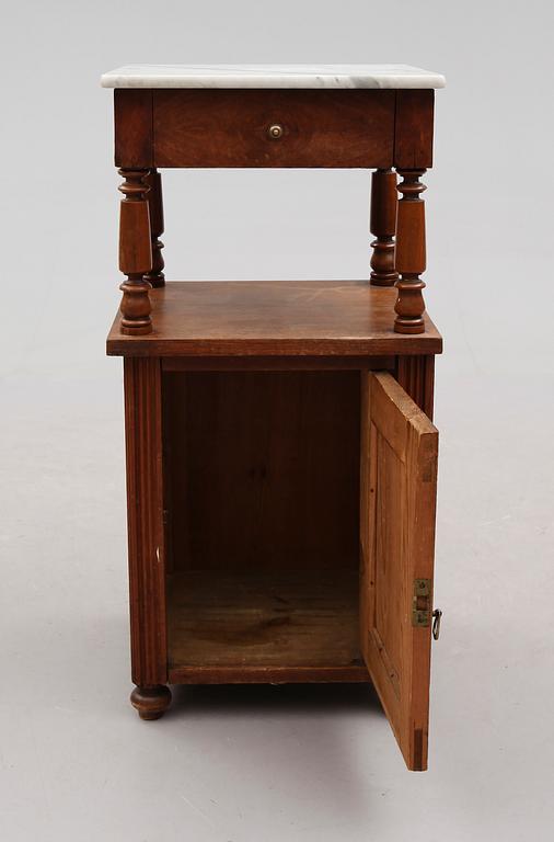 SÄNGBORD, 1800-talets andra hälft.