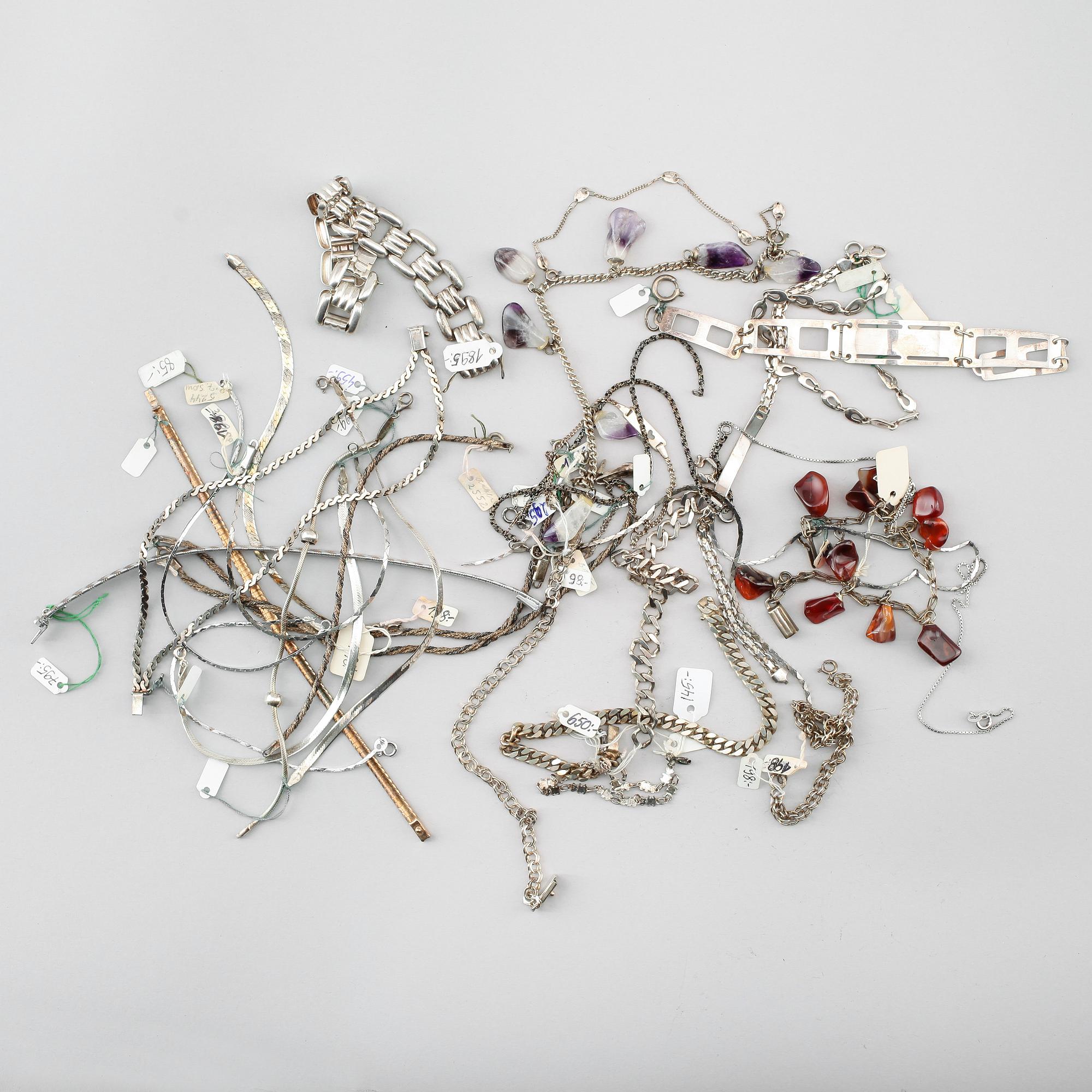 ARMBAND, mestadels silver, 1900-talets andra hälft. Total vikt ca 245 g.