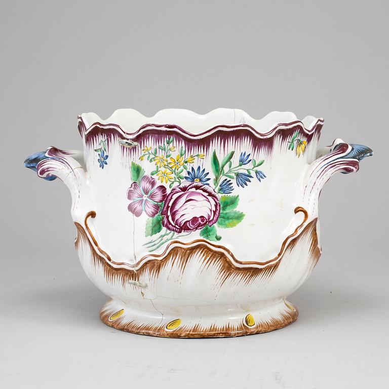 A Swedish Marieberg wine cooler, 18th Century.