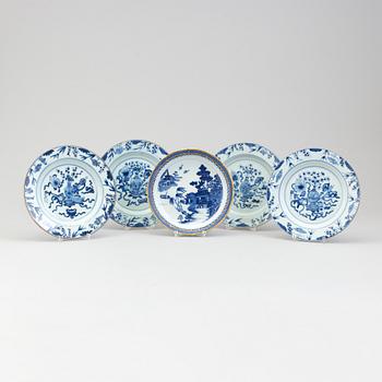 A set of four Chinese plates and a bowl, 18th century.
