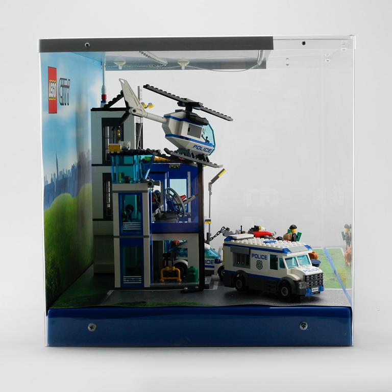 A 2014 Lego showcase of the Lego City #60043 and #60047.