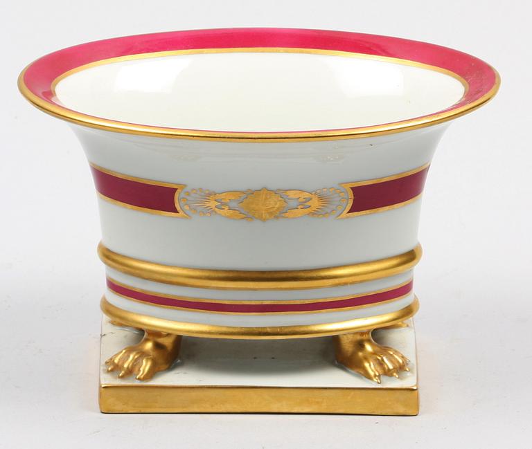 VAS, porslin, empirestil, Herend, 1900-tal.