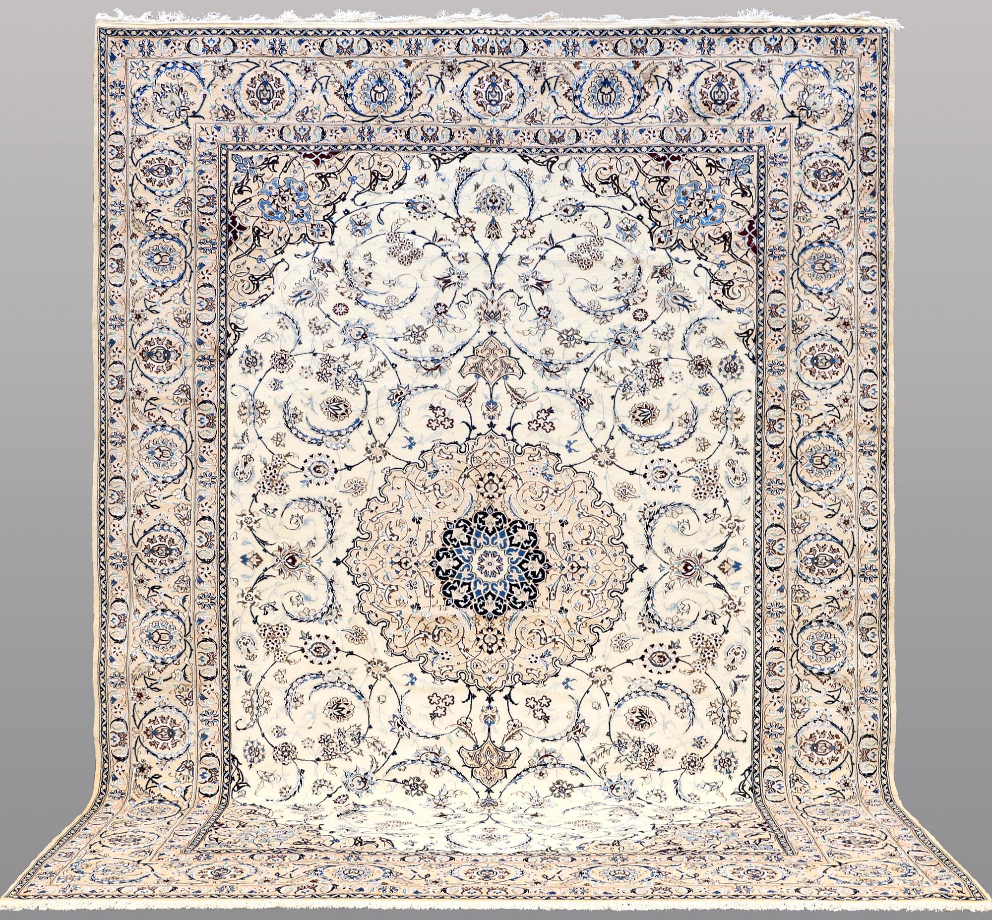 MATTA, Nain part silk, s.k 9LAA, ca 407 x 300 cm.