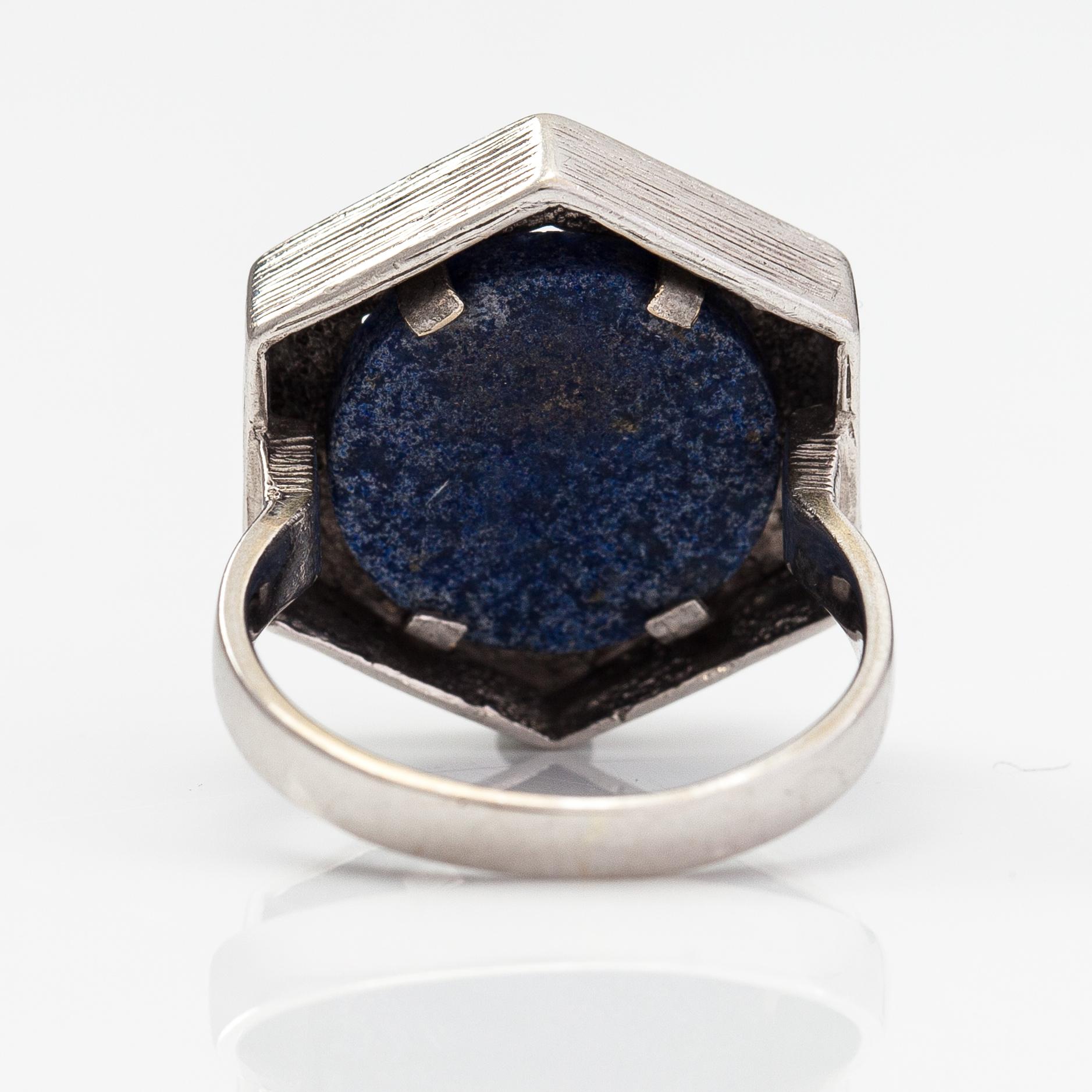 Ring, 14K vitguld, lapis lazuli och diamanter ca 0.16 ct tot.