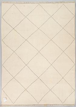 An oriental carpet. Ca 300 x 220 cm.