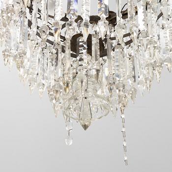 Ljuskrona, 1800-tal med äldre delar.