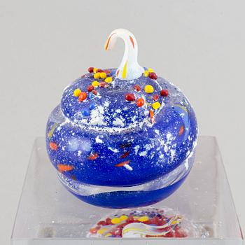 A glass sculpture by Ardy Strüwer, signed and dated 2001.