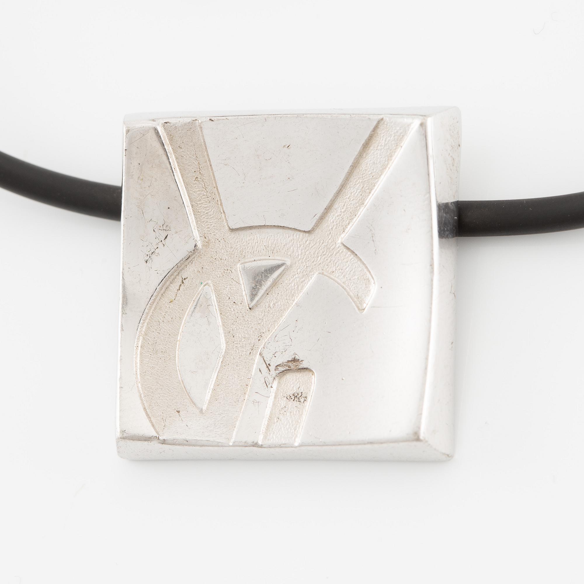 Yves Saint Laurent, armring och hänge, silver.