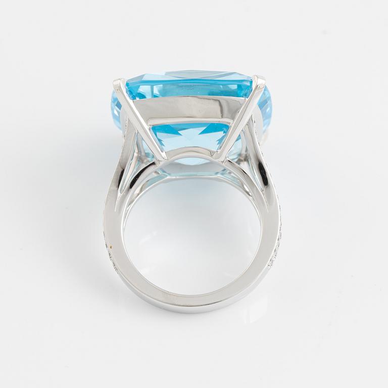 Crow's nest jewels, ring med blå topas och briljantslipade diamanter.
