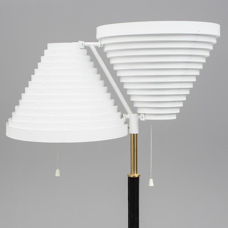 GOLVLAMPA, "modell A810", Alvar Aalto, Artek, Finland, 1900-talets andra hälft.