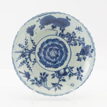 A blue and white Japanese dish, Edo period (1603-1868).