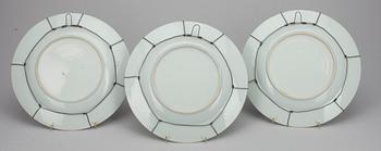 TALLRIKAR, 2+3, porslin, snarlika, Kina 1700-tal.