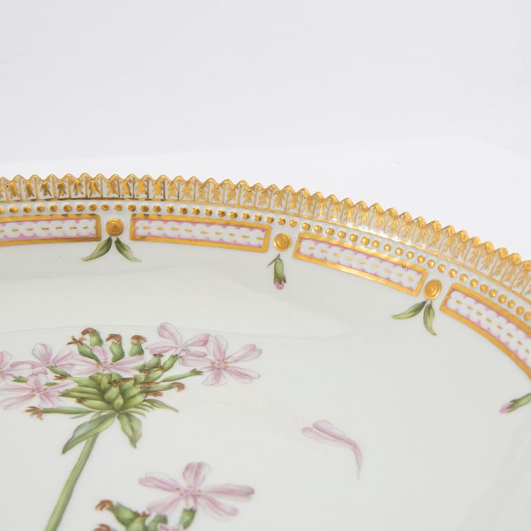 Bowl "Flora Danica" Royal Copenhagen Denmark 1965 porcelain.