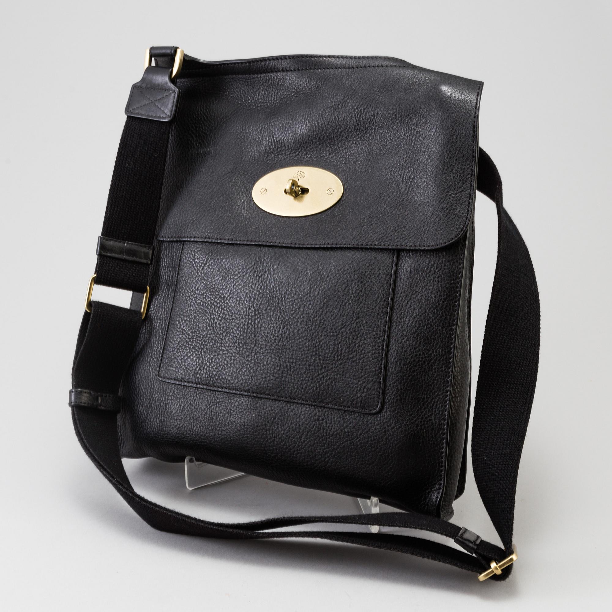 A Mulberry "Anthony Messenger Black" shoulder bag.