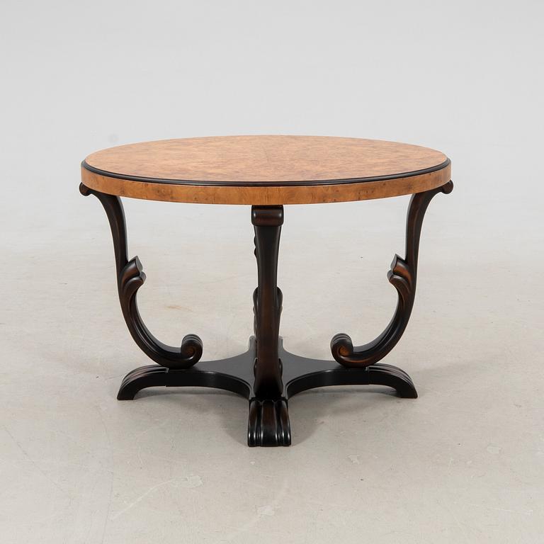 Coffee table, first half of the 20th century.